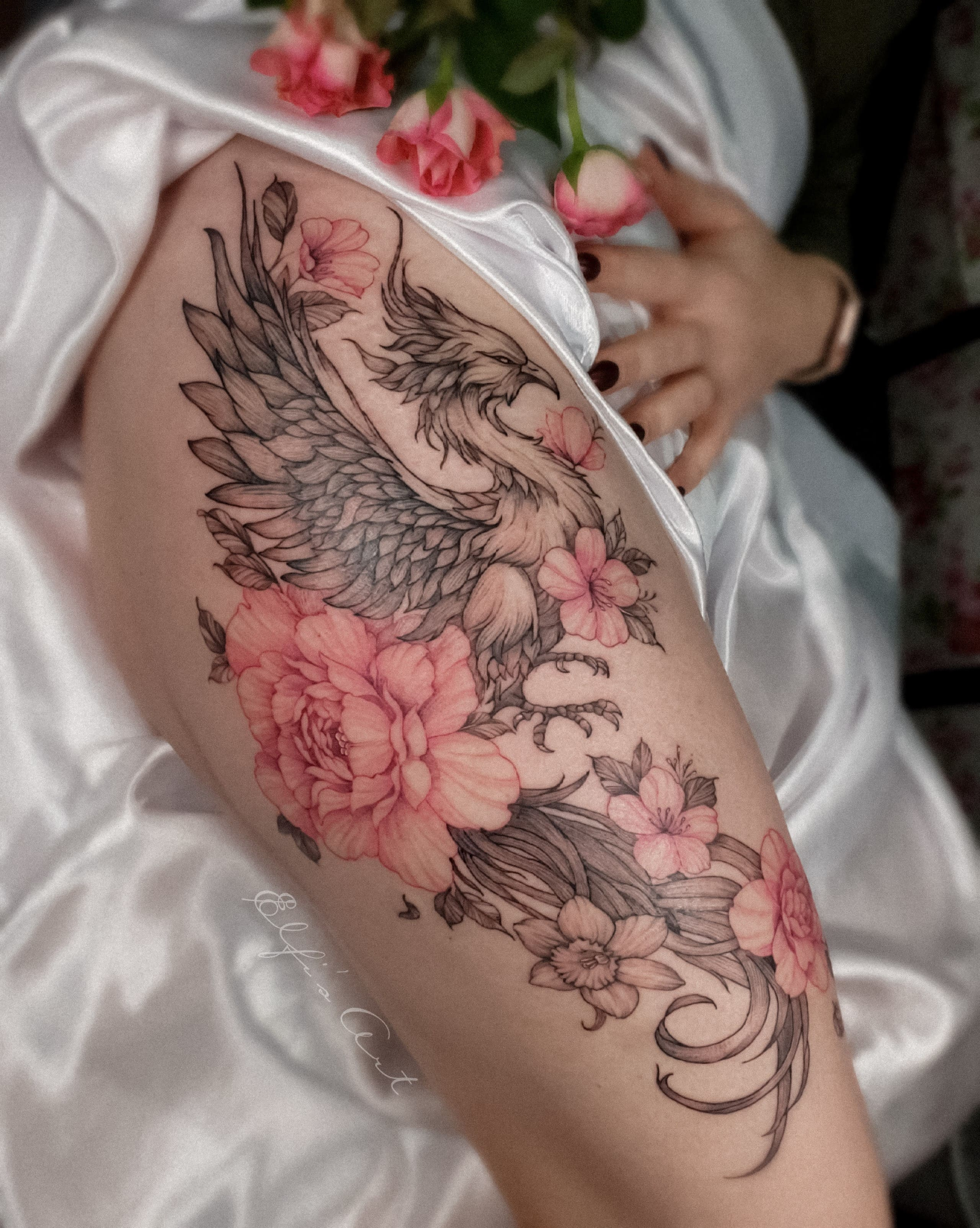 Phoenix und Rosa Blumen - Tattoo
