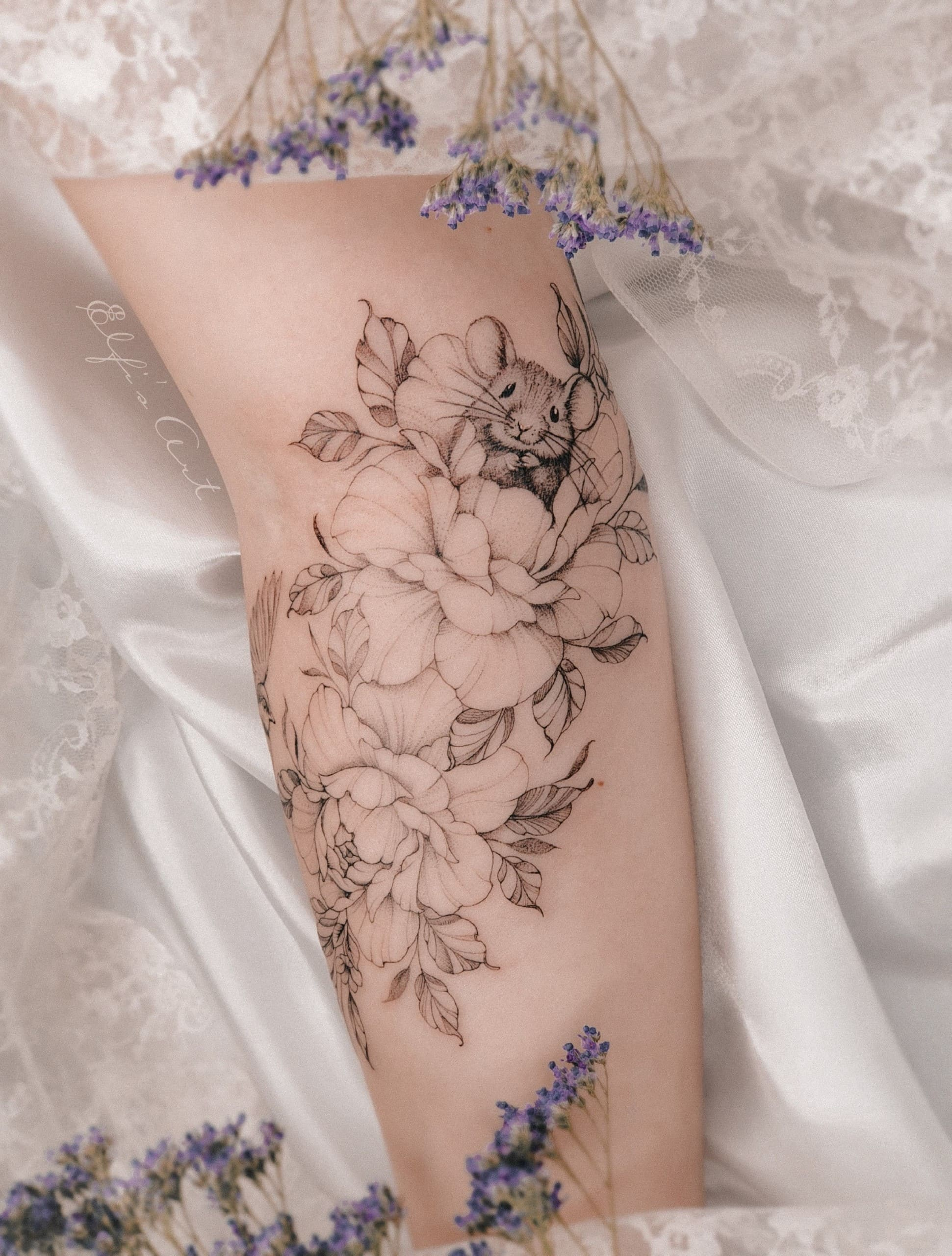 Tattoo Maus in Blume