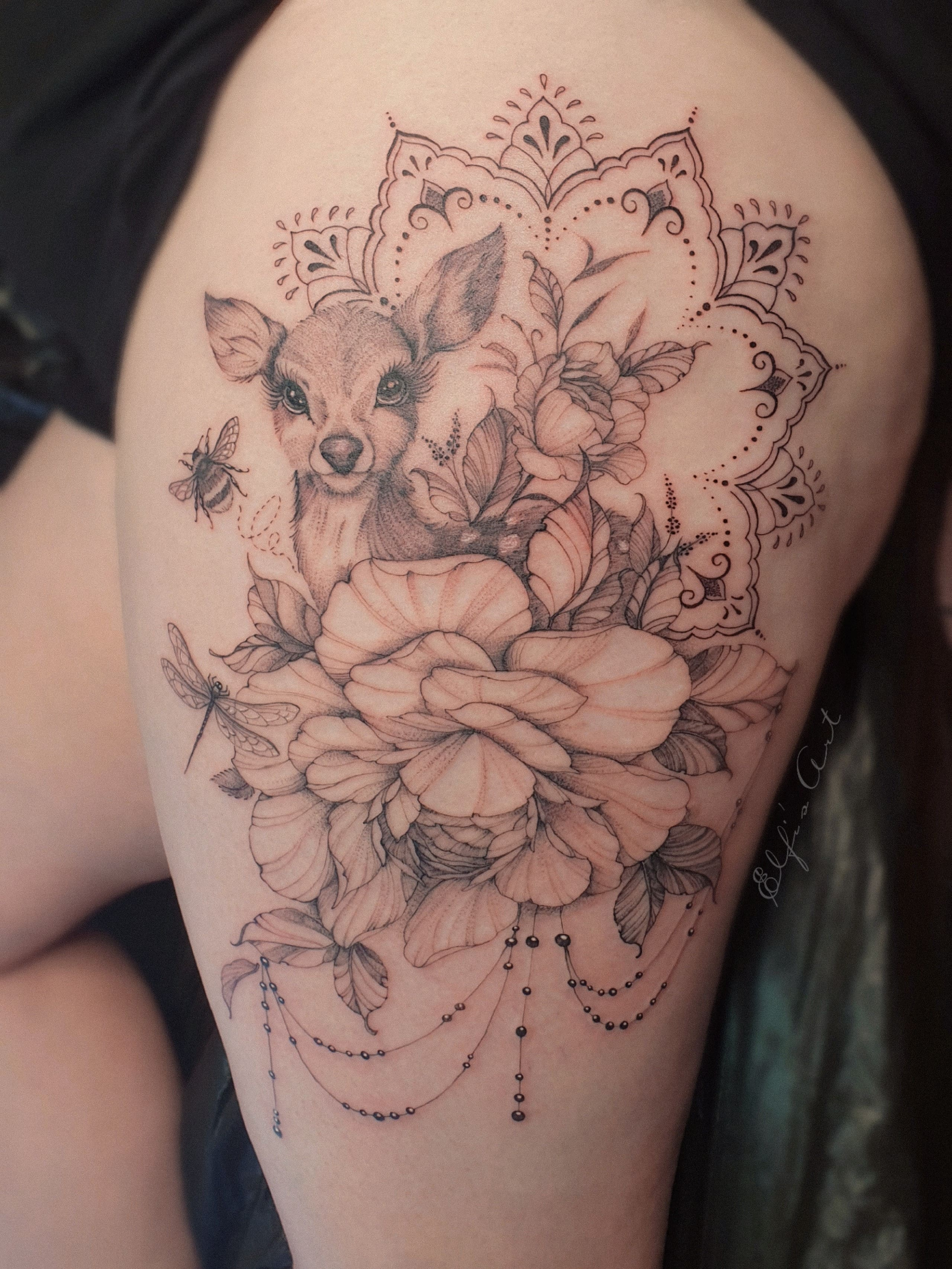 florales Rehkitz Tattoo